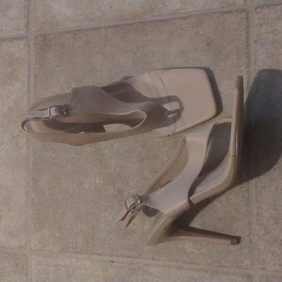 Olivia Ferragamo Between Toe Nude Heels Size 7 1/2 - Picture 2 of 9